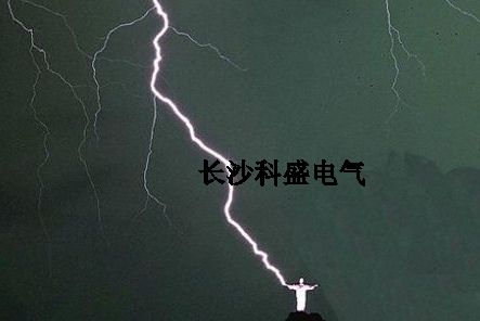 巴西號稱全球閃電次數(shù)最多的國家，當(dāng)遇到這個(gè)城市，就只能認(rèn)慫